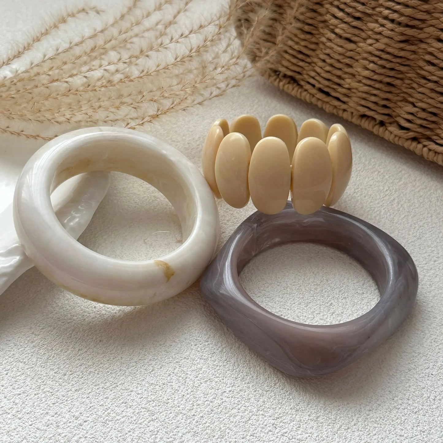 Boho Beige Irregular Acrylic Resin Chunky Bangles for Women on Hand Goth Geometric Metal Charm Bracelets Couple Jewelry Gift