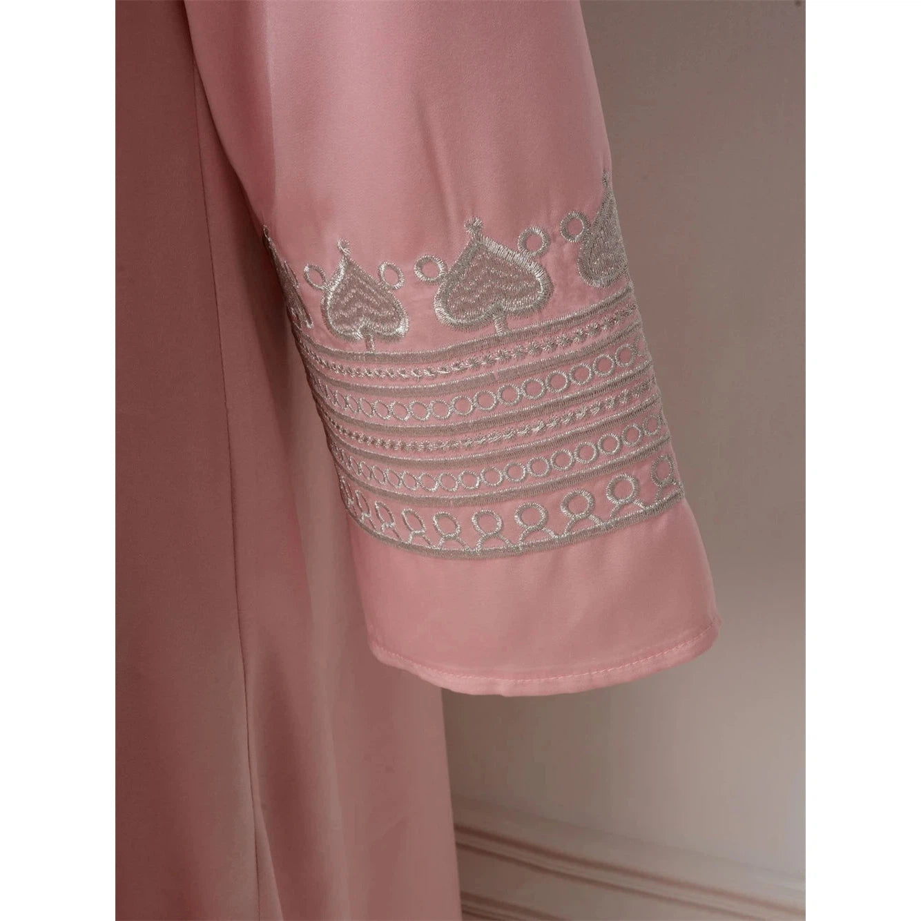 Maxi Dress with Delicate Lace Loose Fitting Modest Arabic Women's Casual Robe Long Sleeves