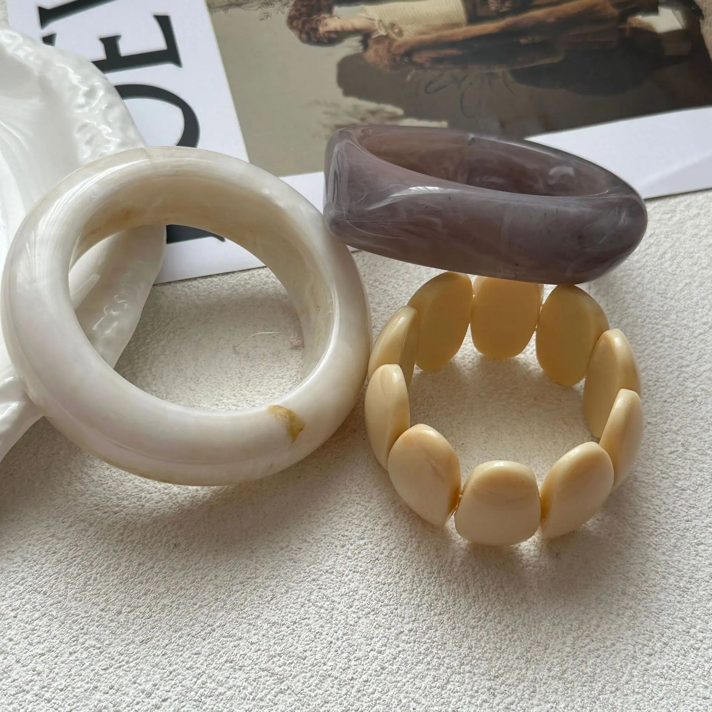 Boho Beige Irregular Acrylic Resin Chunky Bangles for Women on Hand Goth Geometric Metal Charm Bracelets Couple Jewelry Gift